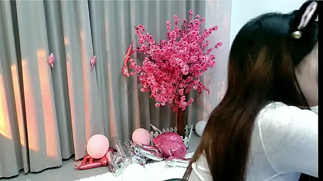 yan-0705 online show from June 8, 12:05 pm