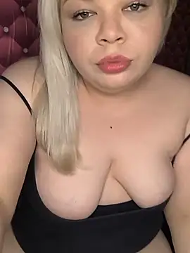 KiaraGoldd online show from May 21, 10:50 pm