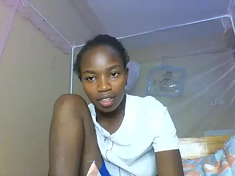 Snapshot of aliana082169 chatting on June 19, 12:20 pm aliana082169 online show from June 19, 12:20 pm