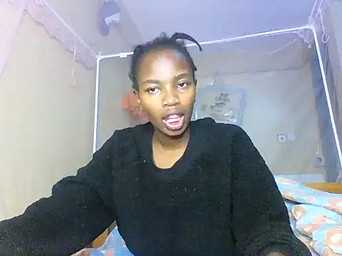 Snapshot of aliana082169 chatting on June 25, 8:52 am aliana082169 online show from June 25, 8:52 am