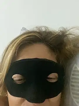 lulupiecitosamor online show from June 21, 11:40 pm