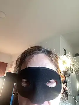 lulupiecitosamor online show from June 25, 11:59 am