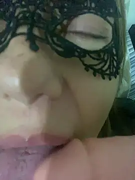 lulupiecitosamor online show from June 26, 12:04 am