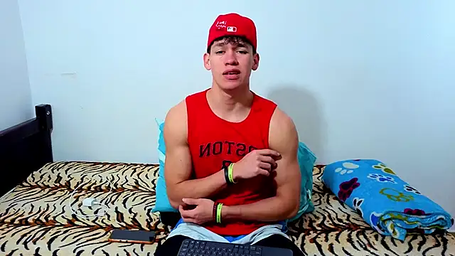 Snapshot of Luke_Muscle chatting on June 16, 1:25 pm Luke Muscle online show from June 16, 1:25 pm