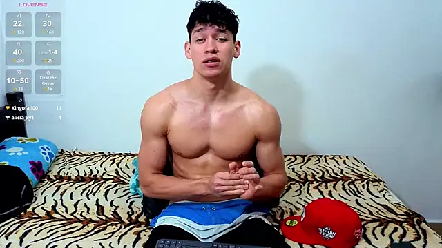 Snapshot of Luke_Muscle chatting on June 20, 2:20 pm Luke Muscle online show from June 20, 2:20 pm