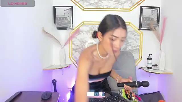 jaulyn 18   online show from June 9, 6:41 pm