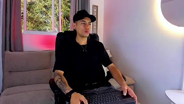 Snapshot of NickCopeer_ chatting on July 21, 1:02 pm NickCopeer online show from July 21, 1:02 pm