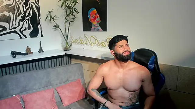 Snapshot of RikyAaron chatting on June 23, 1:03 am RikyAaron online show from June 23, 1:03 am