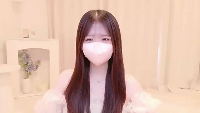 Yuinyaaa online show from June 14, 7:21 am