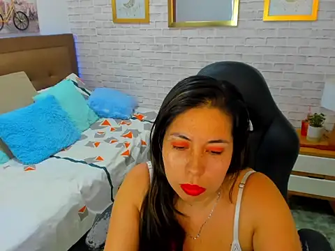 nikki nikoll online show from July 27, 7:04 am