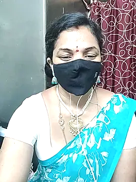 Snapshot of Leela_555 chatting on July 6, 5:15 pm Leela 555 online show from July 6, 5:15 pm
