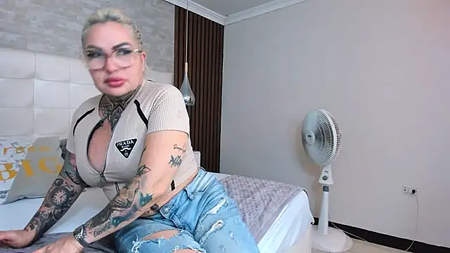 ArianaMora online show from May 23, 12:53 pm
