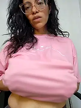 LUCI LOVE online show from January 25, 11:55 am