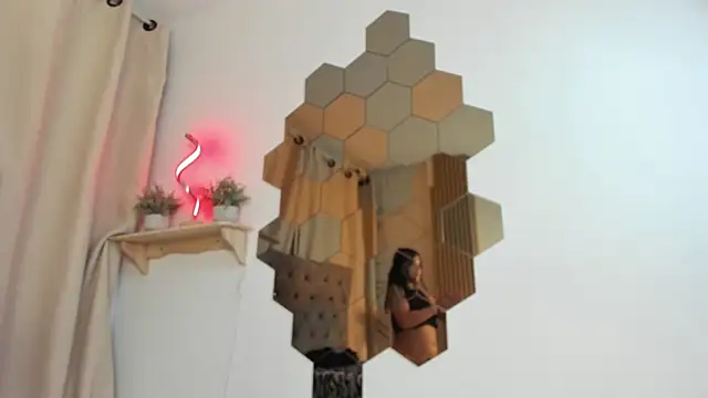 AbbyCollins   online show from June 26, 1:10 am