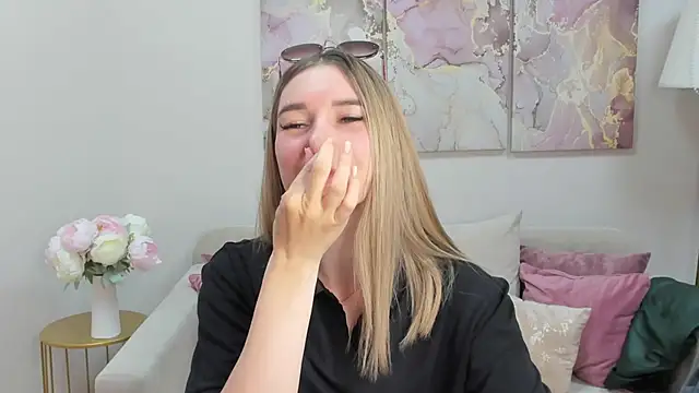 RoxyReignn online show from June 18, 10:03 pm