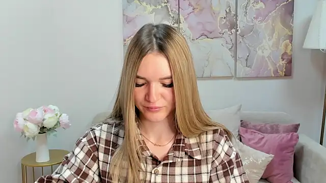 RoxyReignn online show from June 24, 9:36 pm
