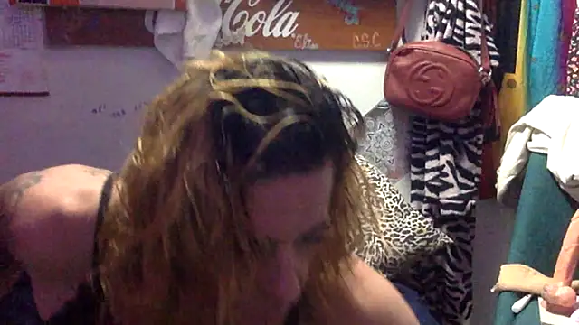 Snapshot of VanillaSnowcones chatting on May 26, 3:57 am VanillaSnowcones online show from May 26, 3:57 am