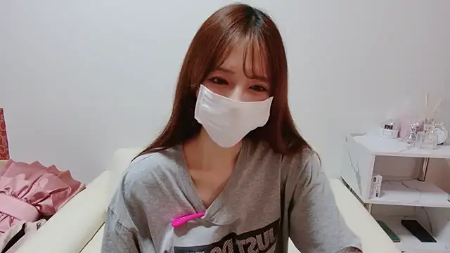 Snapshot of aoi_lol chatting on June 9, 6:47 am aoi lol online show from June 9, 6:47 am