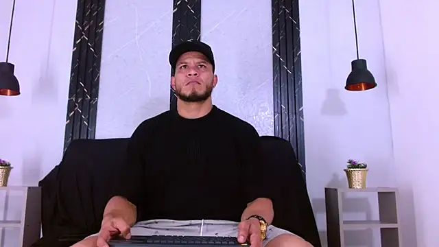 Maximiliano Stronge online show from June 6, 7:51 pm