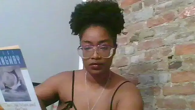 Snapshot of CloverGirlxo chatting on May 26, 4:52 am CloverGirlxo online show from May 26, 4:52 am