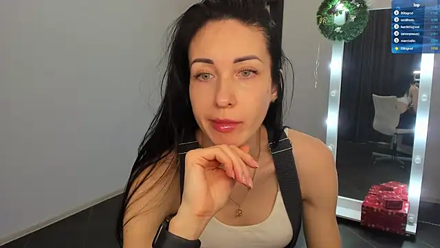 Snapshot of BouncySweety chatting on January 2, 8:17 am BouncySweety online show from January 2, 8:17 am