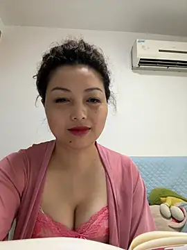 Luckylilyss online show from July 1, 2:46 am