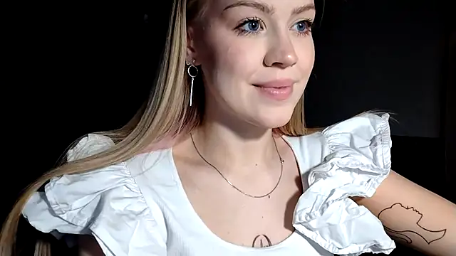 Luna liss  online show from June 15, 9:39 pm