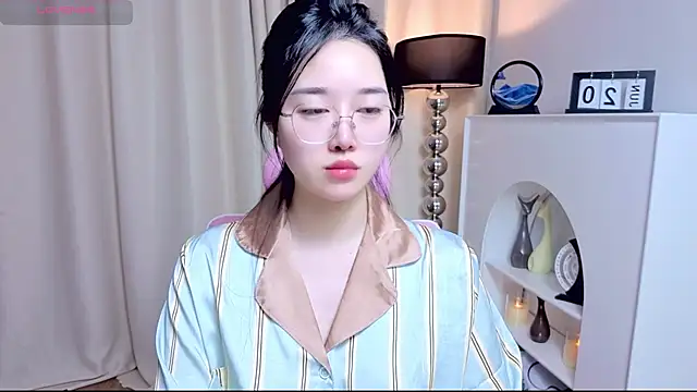Snapshot of miuu6868 chatting on June 20, 2:14 am miuu6868 online show from June 20, 2:14 am