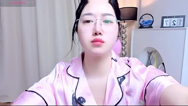 Snapshot of miuu6868 chatting on June 28, 2:06 am miuu6868 online show from June 28, 2:06 am