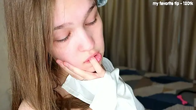 Snapshot of PlayfulMelly chatting on June 25, 5:12 am PlayfulMelly online show from June 25, 5:12 am