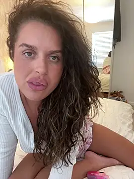 Snapshot of Bonniebbb chatting on July 2, 12:00 pm Bonniebbb online show from July 2, 12:00 pm