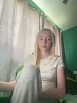 Glowing Manny Riah online show from May 24, 5:51 pm