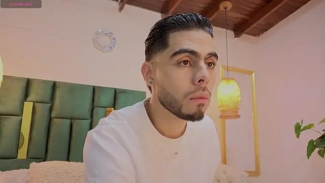 Snapshot of Jadiel_Stone chatting on June 24, 12:15 pm Jadiel Stone online show from June 24, 12:15 pm
