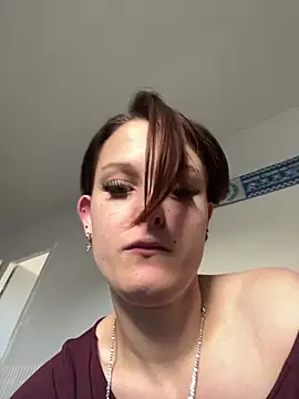 Quenn667 online show from June 5, 5:40 pm