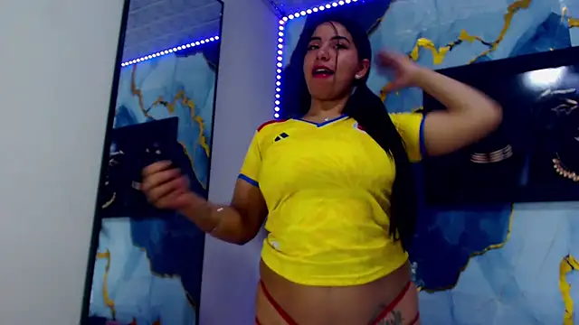 Snapshot of Yasmine_Tapias chatting on July 7, 8:57 pm Yasmine Tapias online show from July 7, 8:57 pm