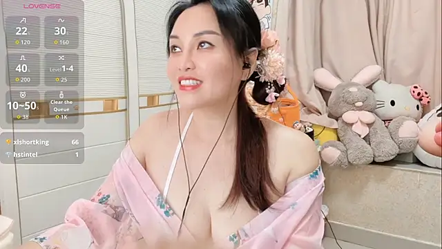 LisaQQQ online show from June 5, 12:55 pm