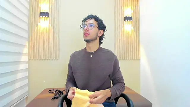 Snapshot of LEO_SANZ66 chatting on June 6, 12:21 pm LEO SANZ66 online show from June 6, 12:21 pm