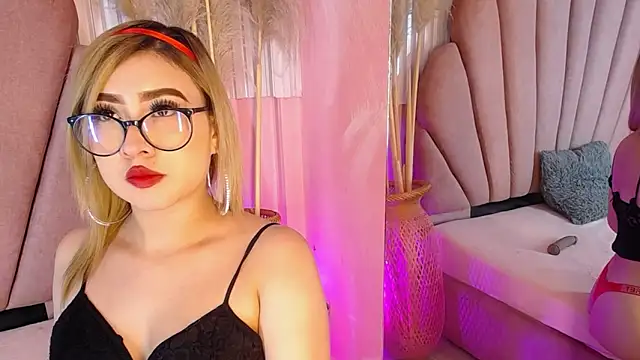 Doll Kitty  online show from June 3, 12:41 pm