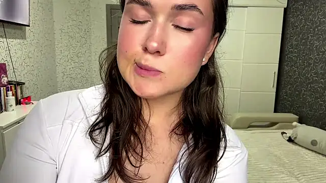 cuteshowy online show from June 11, 11:19 am