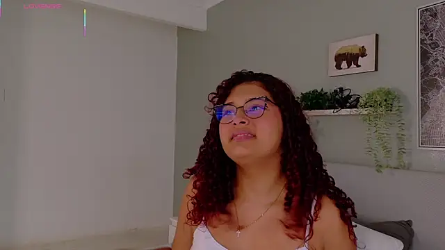 AmeliaLaurent  online show from June 5, 7:30 pm