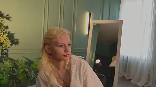 haleybooo online show from June 13, 5:49 am