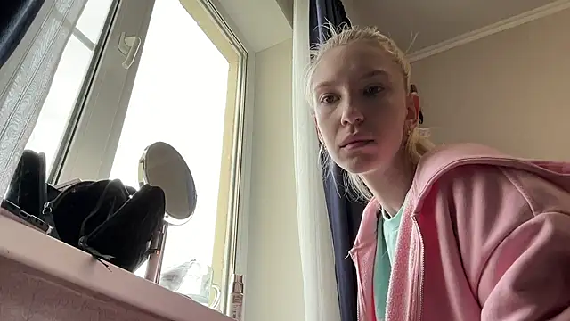 LunaWhiteX online show from May 28, 9:50 am