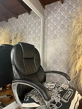 Snapshot of Amel_Rosse chatting on June 9, 5:46 pm Amel Rosse online show from June 9, 5:46 pm