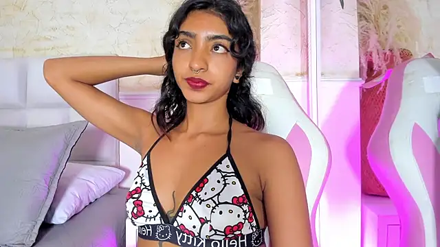Snapshot of HottieVeroo_ chatting on July 21, 1:19 am HottieVeroo online show from July 21, 1:19 am