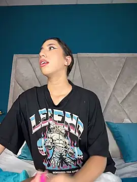LacyLureXXX online show from July 4, 9:21 pm