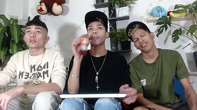 STRANGER BOYS online show from May 30, 10:18 pm