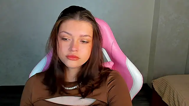 Snapshot of Maya-Mimi chatting on June 4, 1:55 am Maya-Mimi online show from June 4, 1:55 am
