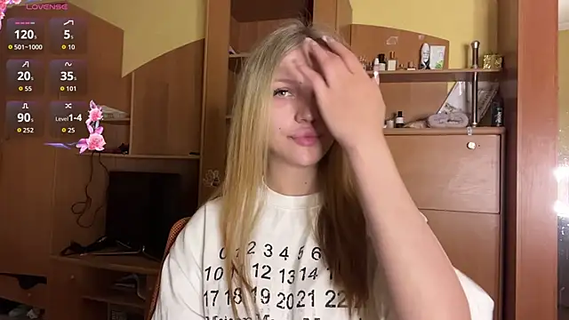 Snapshot of xXMelanieseXx chatting on June 19, 4:33 pm xXMelanieseXx online show from June 19, 4:33 pm