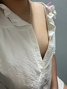 Ellie18 online show from June 5, 3:18 pm