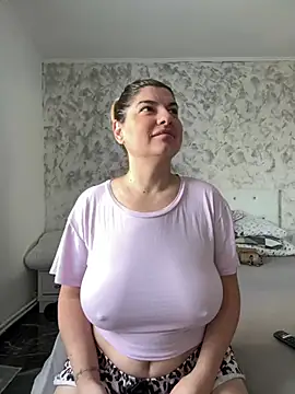 evaxxxcurvyxxx online show from July 27, 7:15 am